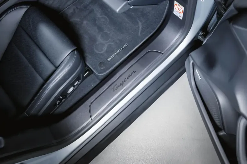 Porsche Taycan din 2024 cu 16.900 km - oferta POR174019 - foto 28