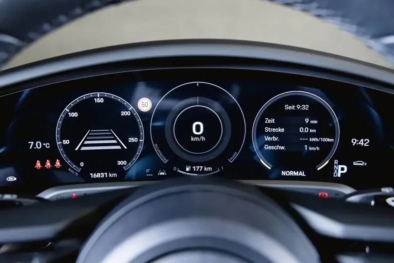 Porsche Taycan din 2024 cu 16.900 km - oferta POR174019 - foto 31