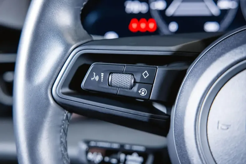 Porsche Taycan din 2024 cu 16.900 km - oferta POR174019 - foto 33