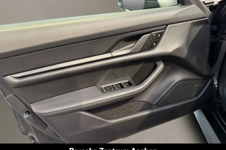 Porsche Taycan din 2024 cu 18.326 km - oferta POR174023 - foto 19