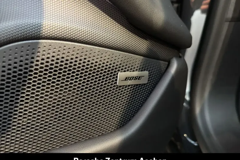 Porsche Taycan din 2024 cu 18.326 km - oferta POR174023 - foto 21