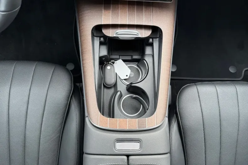 Mercedes-Benz E 300 din 2024 cu 11.978 km - oferta MER174052 - foto 13