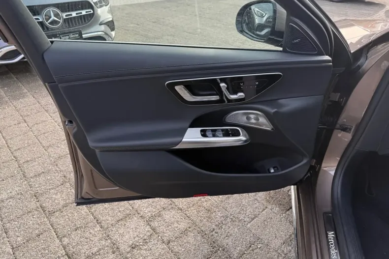 Mercedes-Benz E 300 din 2024 cu 11.978 km - oferta MER174052 - foto 14