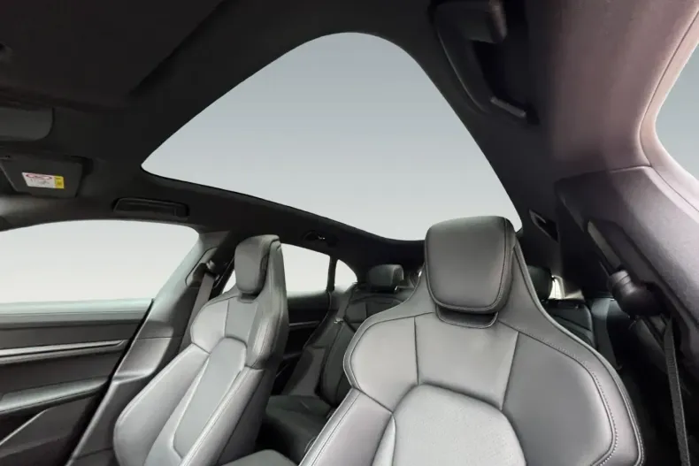 Porsche Taycan din 2025 cu 19.900 km - oferta POR174062 - foto 11