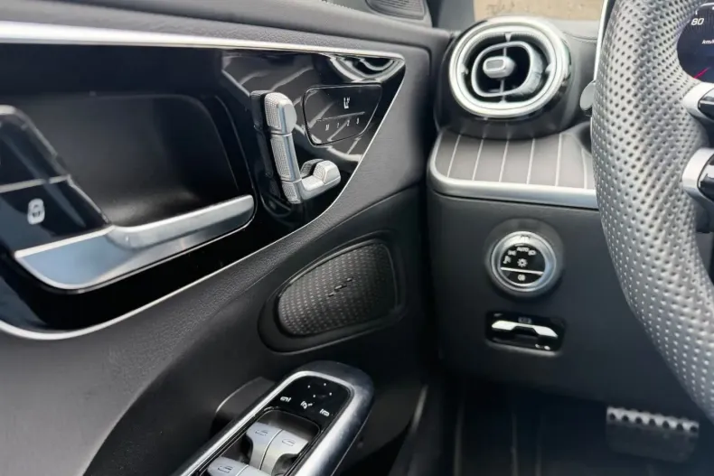 Mercedes-Benz C 300 din 2022 cu 28.350 km - oferta MER174066 - foto 25