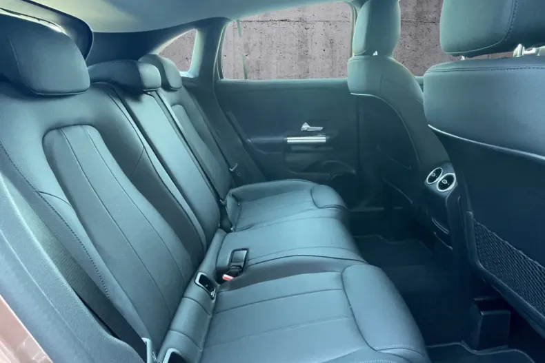 Mercedes-Benz GLA 220 din 2023 cu 34.990 km - oferta MER174113 - foto 14