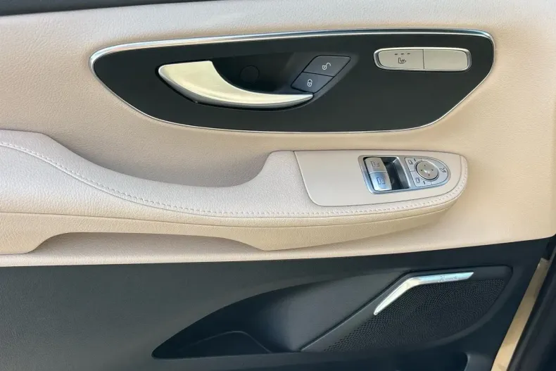 Mercedes-Benz V 300 din 2024 cu 11.150 km - oferta MER174145 - foto 13