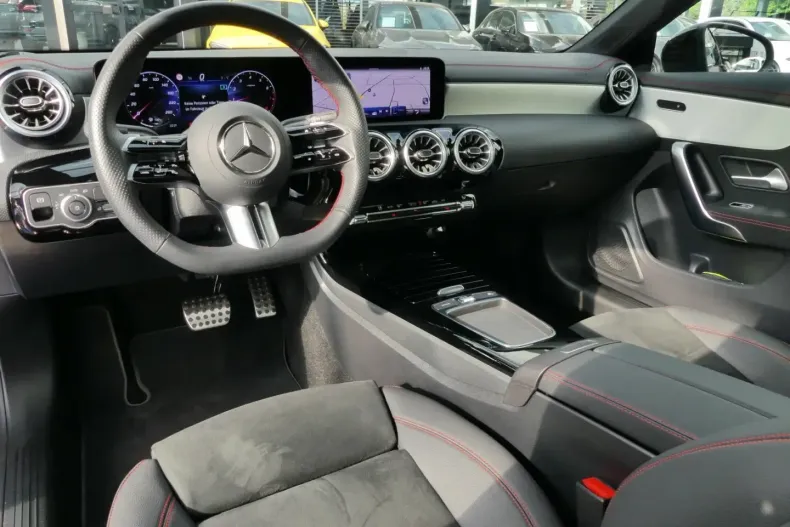 Mercedes-Benz CLA 200 din 2024 cu 16.732 km - oferta MER174169 - foto 6