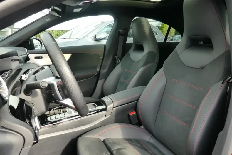 Mercedes-Benz CLA 200 din 2024 cu 16.732 km - oferta MER174169 - foto 9