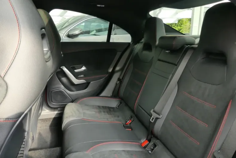 Mercedes-Benz CLA 200 din 2024 cu 16.732 km - oferta MER174169 - foto 10