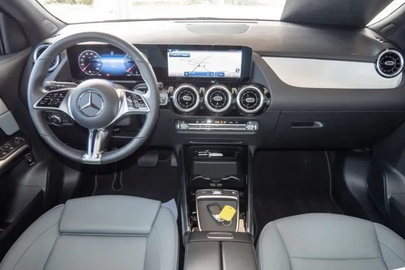 Mercedes-Benz GLA 220 din 2024 cu 16.531 km - oferta MER174173 - foto 6