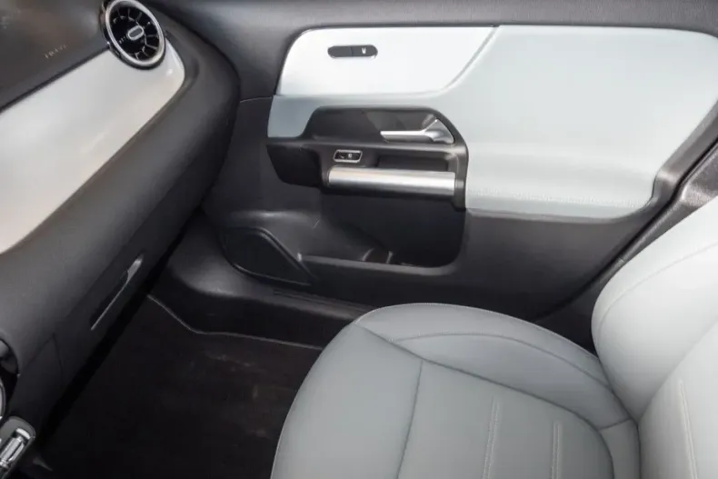 Mercedes-Benz GLA 220 din 2024 cu 16.531 km - oferta MER174173 - foto 11