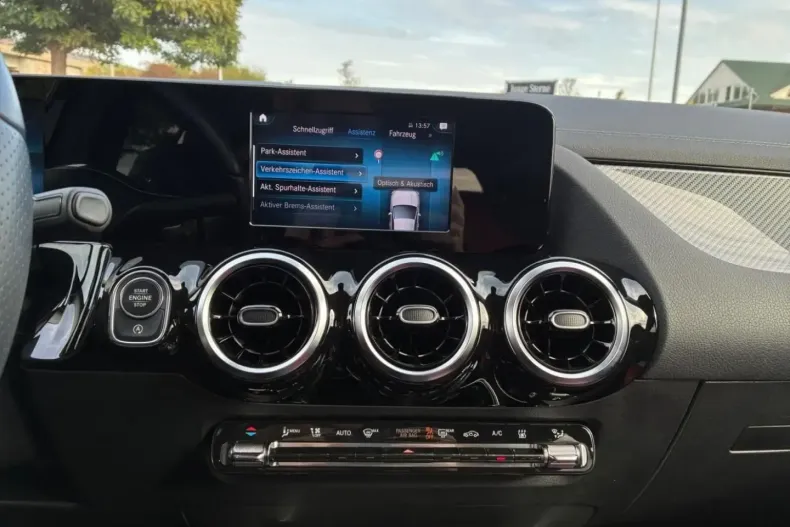 Mercedes-Benz GLA 200 din 2023 cu 34.184 km - oferta MER174174 - foto 19