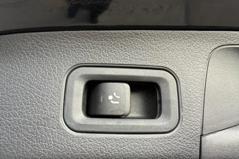 Mercedes-Benz GLA 200 din 2023 cu 34.184 km - oferta MER174174 - foto 23