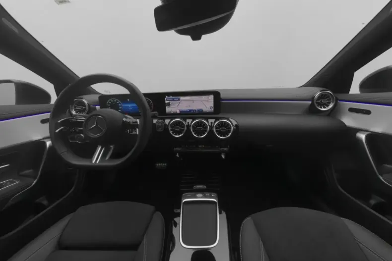 Mercedes-Benz CLA 200 din 2025 cu 11.179 km - oferta MER174175 - foto 16