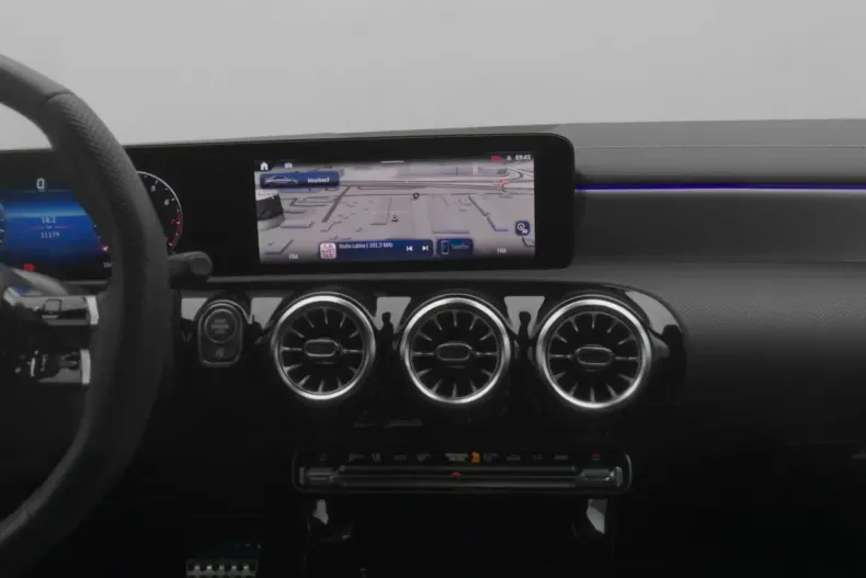 Mercedes-Benz CLA 200 din 2025 cu 11.179 km - oferta MER174175 - foto 18