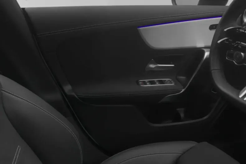 Mercedes-Benz CLA 200 din 2025 cu 11.179 km - oferta MER174175 - foto 20