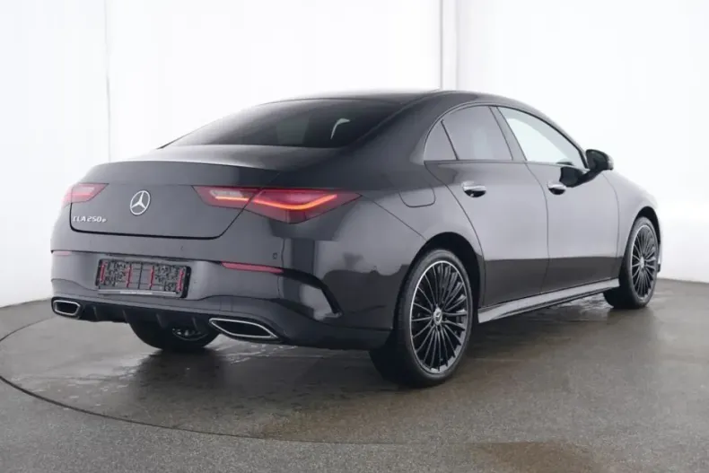 Mercedes-Benz CLA 250 din 2024 cu 7.716 km - oferta MER174176 - foto 3