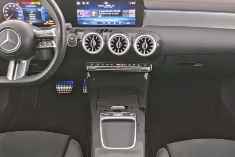 Mercedes-Benz CLA 250 din 2024 cu 7.716 km - oferta MER174176 - foto 5