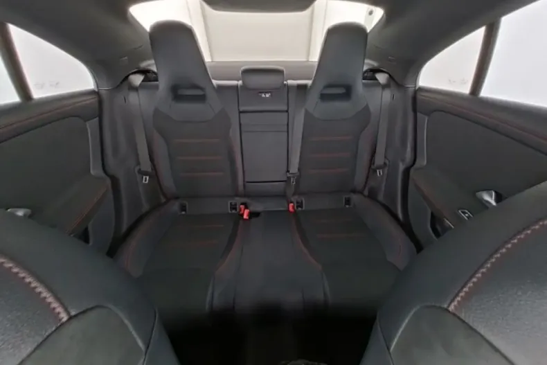 Mercedes-Benz CLA 250 din 2024 cu 7.716 km - oferta MER174176 - foto 8