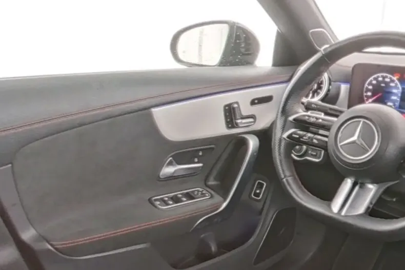 Mercedes-Benz CLA 250 din 2024 cu 7.716 km - oferta MER174176 - foto 9