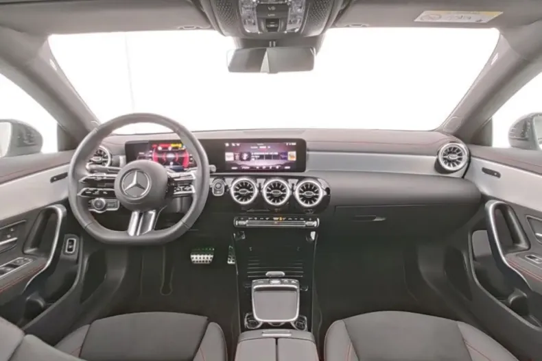 Mercedes-Benz CLA 200 din 2025 cu 9.823 km - oferta MER174177 - foto 7