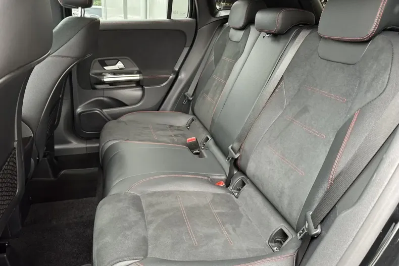 Mercedes-Benz GLA 220 din 2022 cu 44.750 km - oferta MER174185 - foto 9