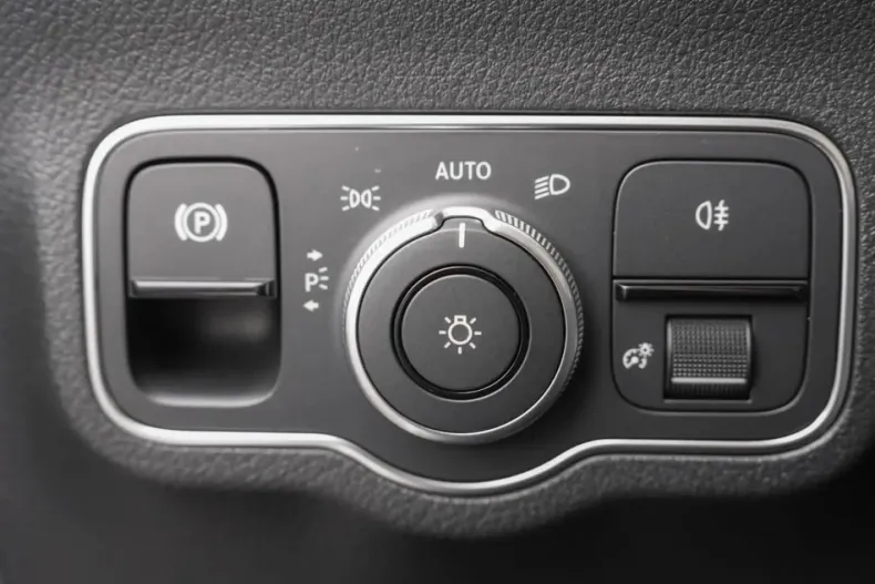 Mercedes-Benz GLA 250 din 2022 cu 40.170 km - oferta MER174187 - foto 16