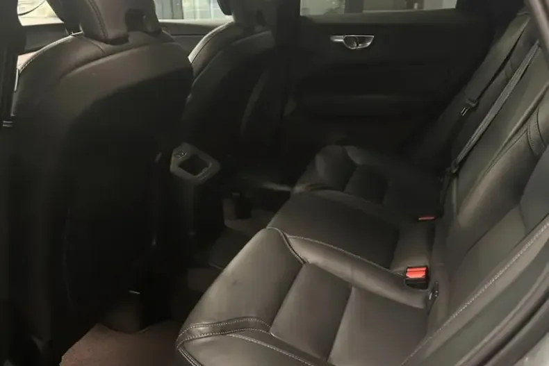 Volvo XC60 din 2024 cu 12.000 km - oferta VOL174196 - foto 12