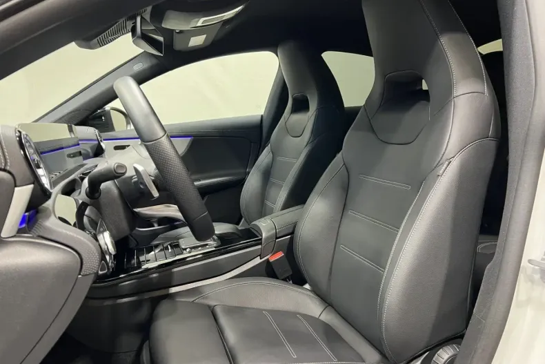 Mercedes-Benz CLA 220 din 2023 cu 49.940 km - oferta MER174197 - foto 3