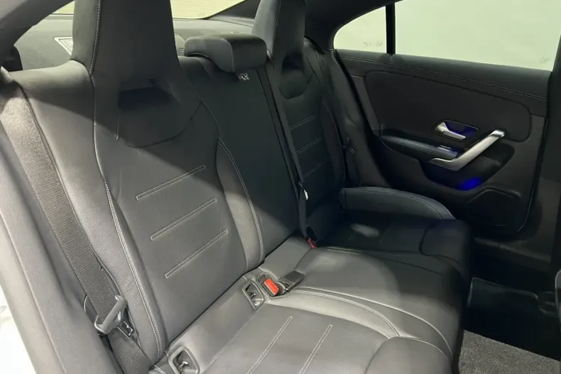 Mercedes-Benz CLA 220 din 2023 cu 49.940 km - oferta MER174197 - foto 15