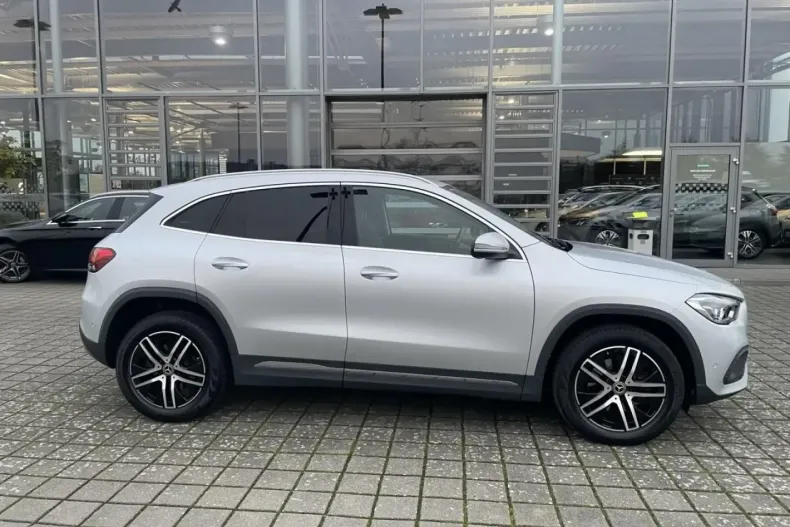 Mercedes-Benz GLA 220 din 2021 cu 41.954 km - oferta MER174203 - foto 3