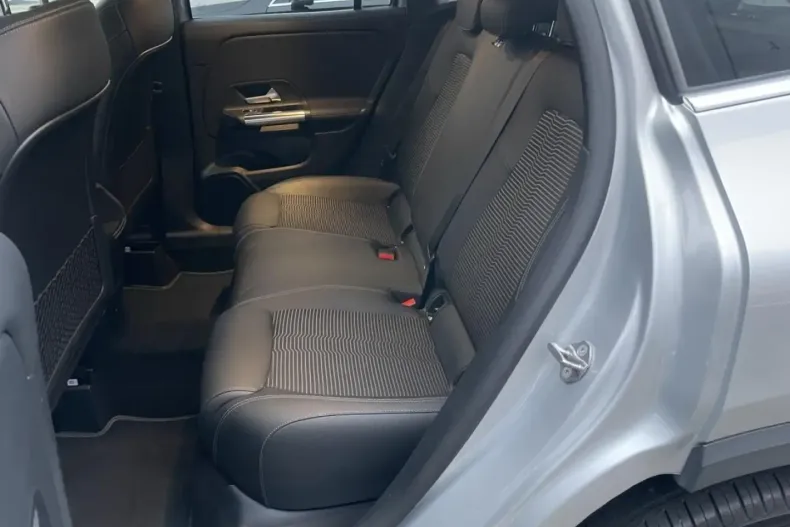 Mercedes-Benz GLA 220 din 2021 cu 41.954 km - oferta MER174203 - foto 11