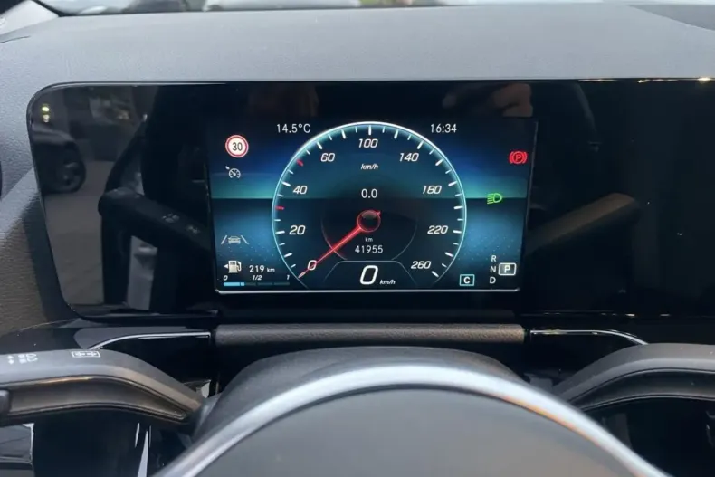 Mercedes-Benz GLA 220 din 2021 cu 41.954 km - oferta MER174203 - foto 14