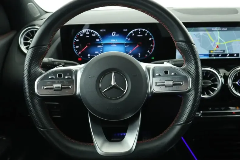 Mercedes-Benz GLA 200 din 2021 cu 63.784 km - oferta MER174205 - foto 11