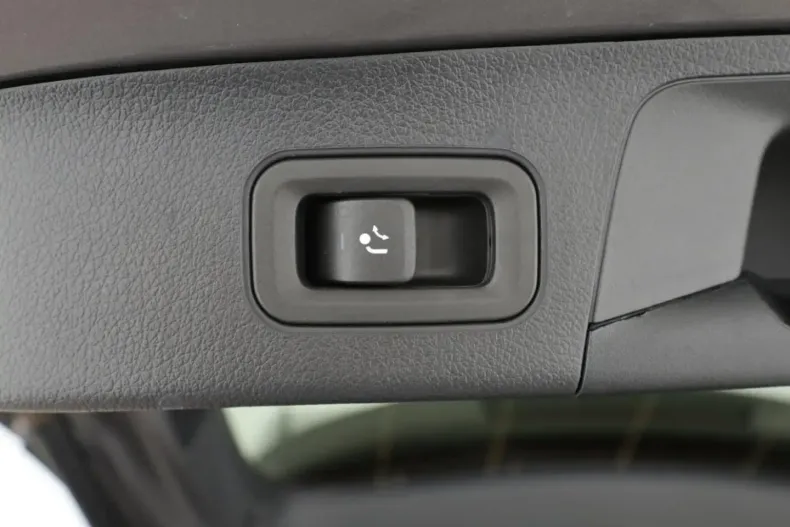 Mercedes-Benz GLA 200 din 2021 cu 63.784 km - oferta MER174205 - foto 24