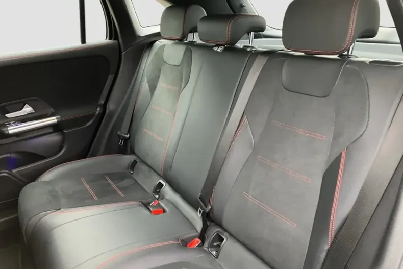 Mercedes-Benz GLA 200 din 2021 cu 34.535 km - oferta MER174206 - foto 12