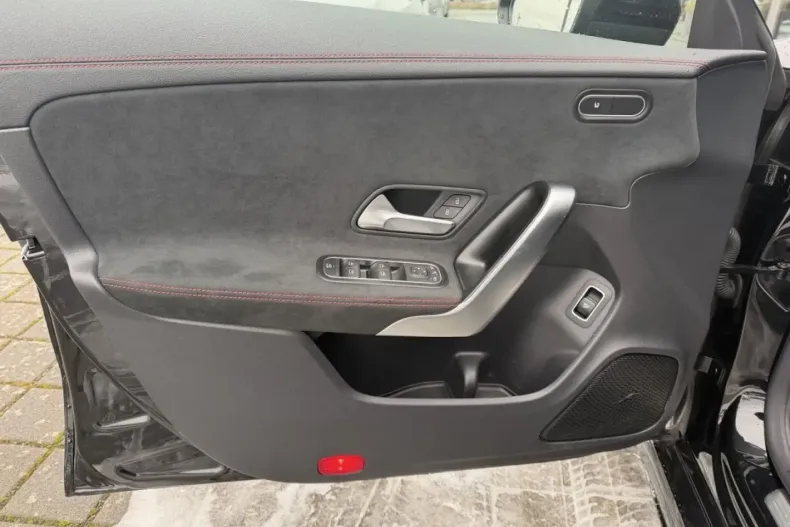 Mercedes-Benz CLA 250 din 2022 cu 46.327 km - oferta MER174209 - foto 15