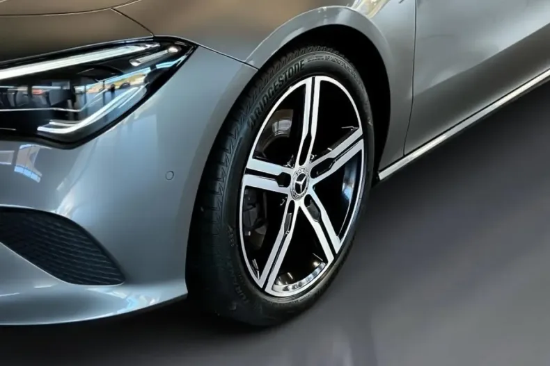 Mercedes-Benz CLA 220 din 2022 cu 79.361 km - oferta MER174212 - foto 3