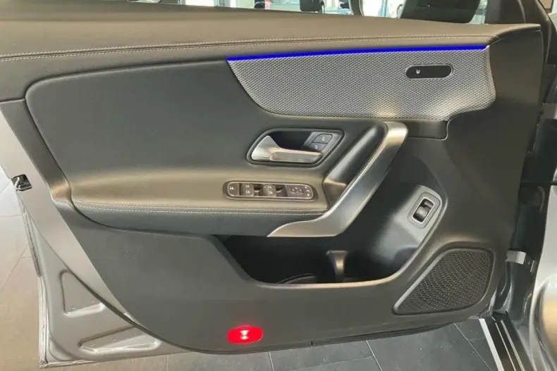 Mercedes-Benz CLA 220 din 2022 cu 79.361 km - oferta MER174212 - foto 4