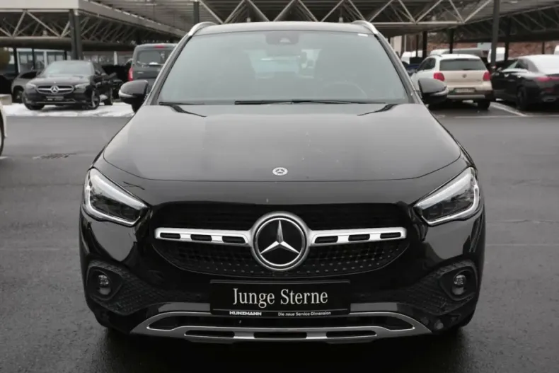 Mercedes-Benz GLA 200 din 2021 cu 60.170 km - oferta MER174215 - foto 1