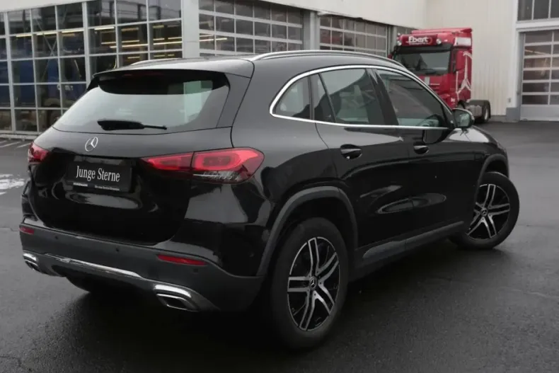 Mercedes-Benz GLA 200 din 2021 cu 60.170 km - oferta MER174215 - foto 2