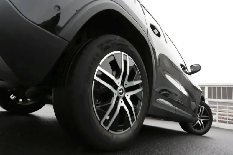 Mercedes-Benz GLA 200 din 2021 cu 60.170 km - oferta MER174215 - foto 4