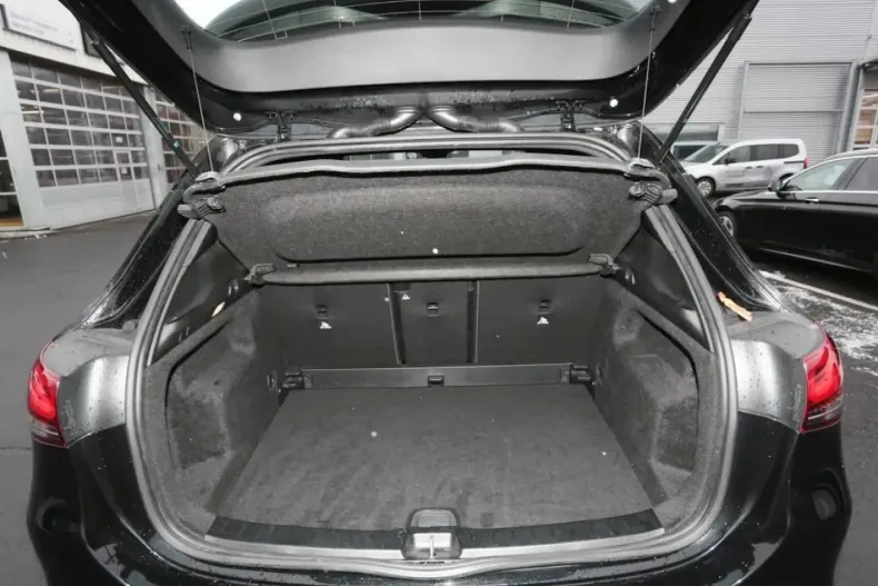 Mercedes-Benz GLA 200 din 2021 cu 60.170 km - oferta MER174215 - foto 5