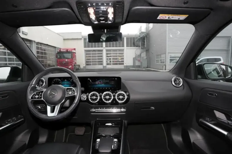 Mercedes-Benz GLA 200 din 2021 cu 60.170 km - oferta MER174215 - foto 11