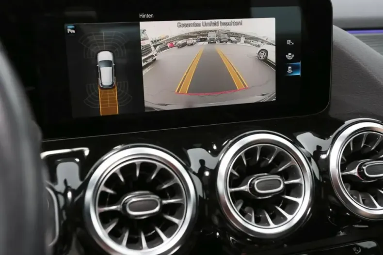 Mercedes-Benz GLA 200 din 2021 cu 60.170 km - oferta MER174215 - foto 13