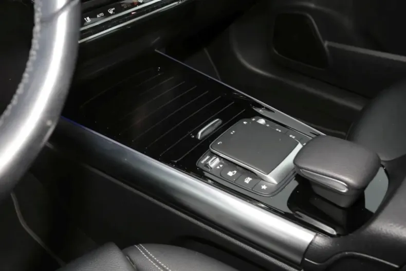 Mercedes-Benz GLA 200 din 2021 cu 60.170 km - oferta MER174215 - foto 14