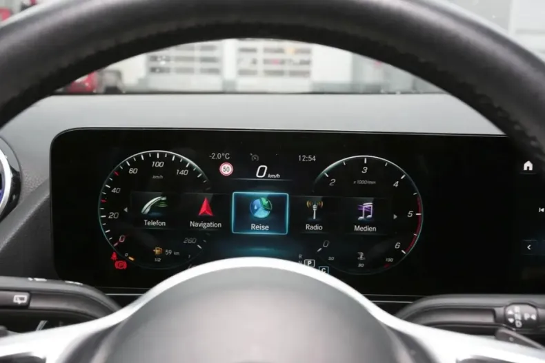 Mercedes-Benz GLA 200 din 2021 cu 60.170 km - oferta MER174215 - foto 18