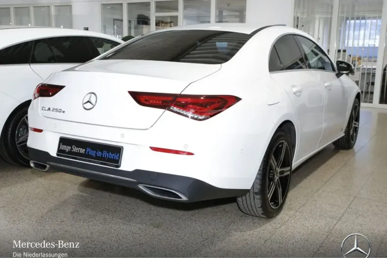 Mercedes-Benz CLA 250 din 2022 cu 53.091 km - oferta MER174222 - foto 2