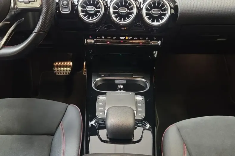 Mercedes-Benz CLA 250 din 2021 cu 72.246 km - oferta MER174224 - foto 13